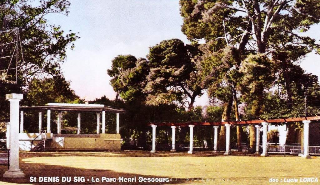 Saint denis du Sig - Kiosque .JPG